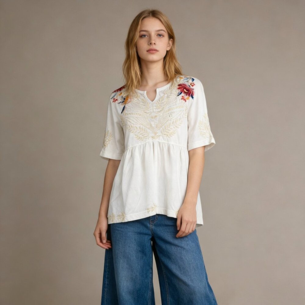 NWOT Johnny Was Embroidered Floral Short Sleeves Tee T-Shirt Size S Cream